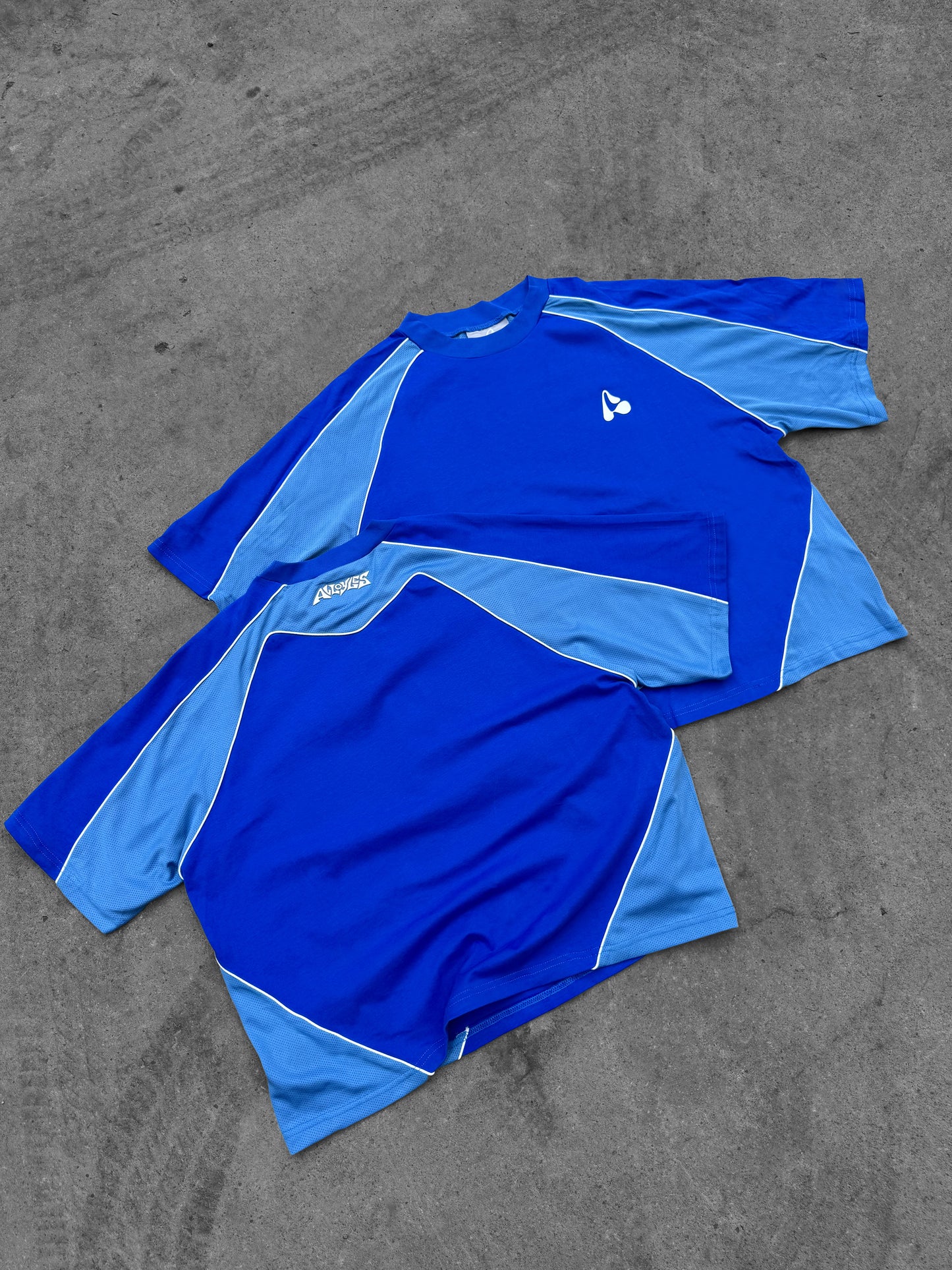 SPLIT BLUE TEE